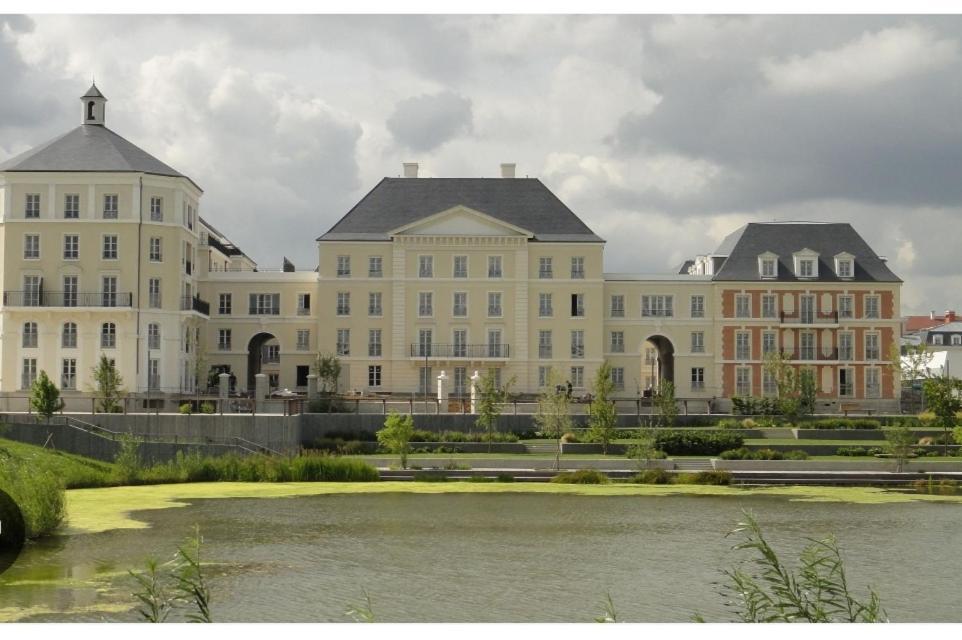 Appartement Situe Place Toscane A 5 Min De Disney Serris Kültér fotó